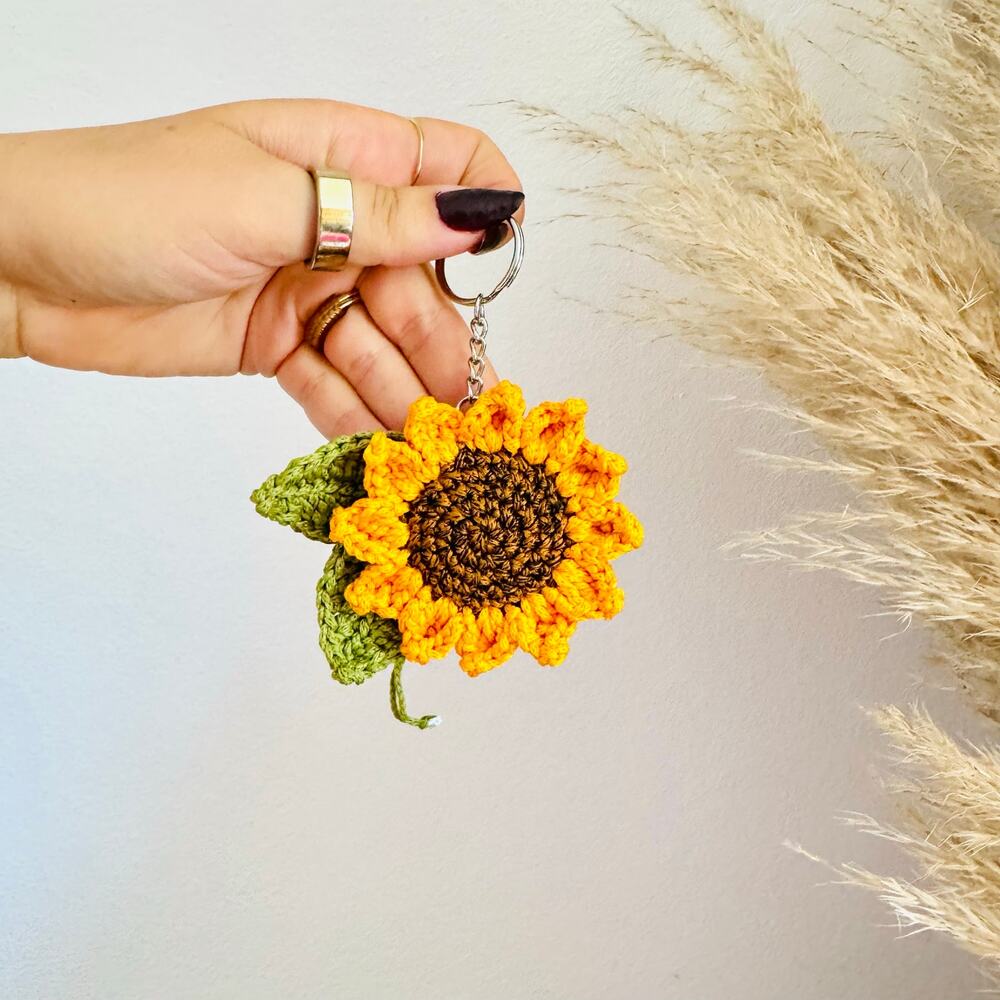 NEW ANTHROPOLOGIE Gold Green Knit Sunflower Charm Silver Keychain Clip Accessory